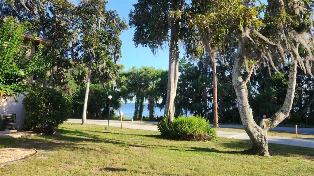 For Sale: $210,000 (2 beds, 2 baths, 897 Square Feet)