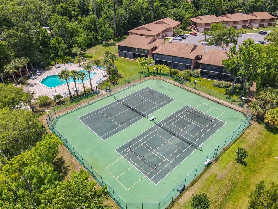 For Sale: $210,000 (2 beds, 2 baths, 897 Square Feet)