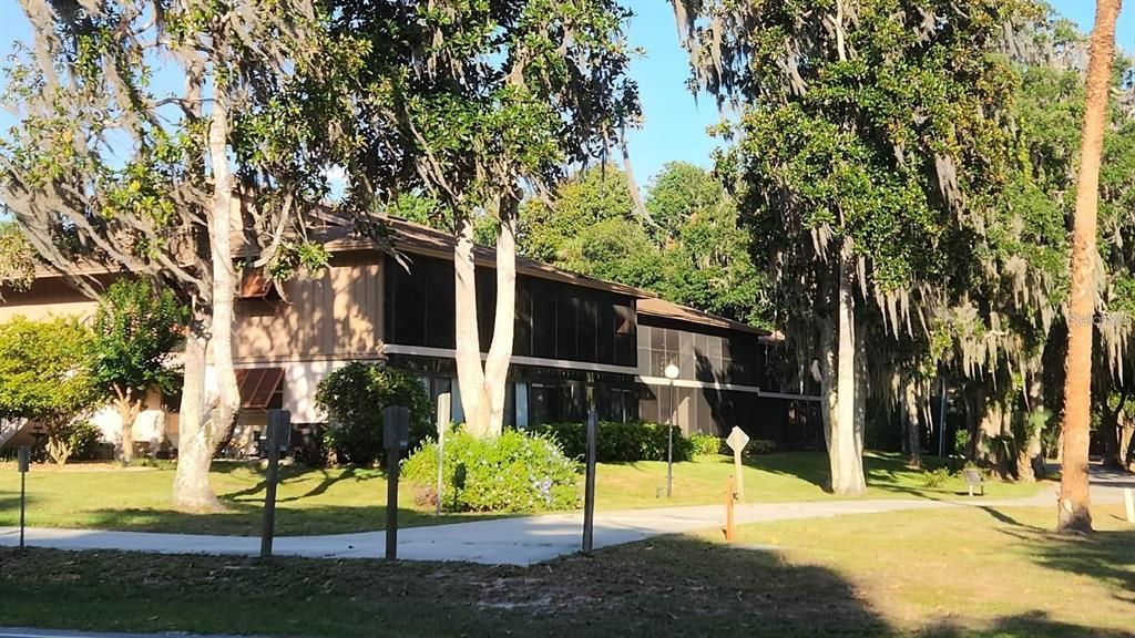 For Sale: $210,000 (2 beds, 2 baths, 897 Square Feet)