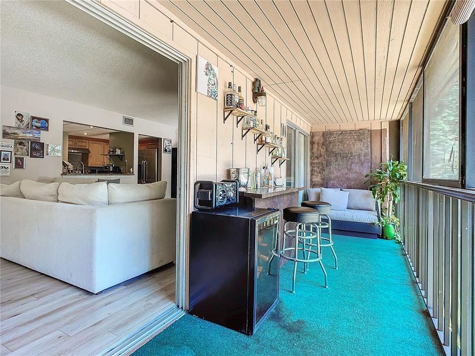 For Sale: $210,000 (2 beds, 2 baths, 897 Square Feet)