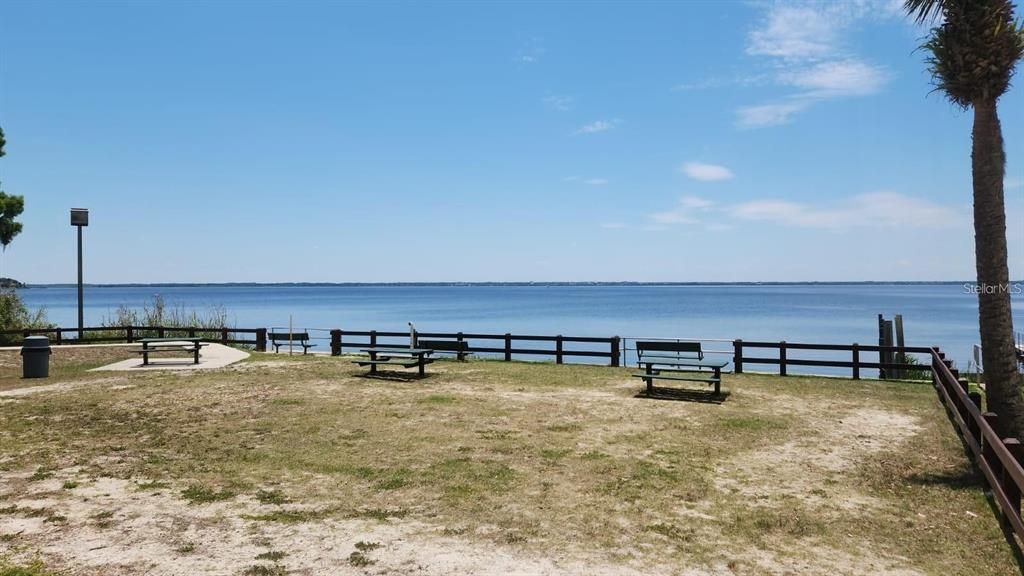 For Sale: $210,000 (2 beds, 2 baths, 897 Square Feet)