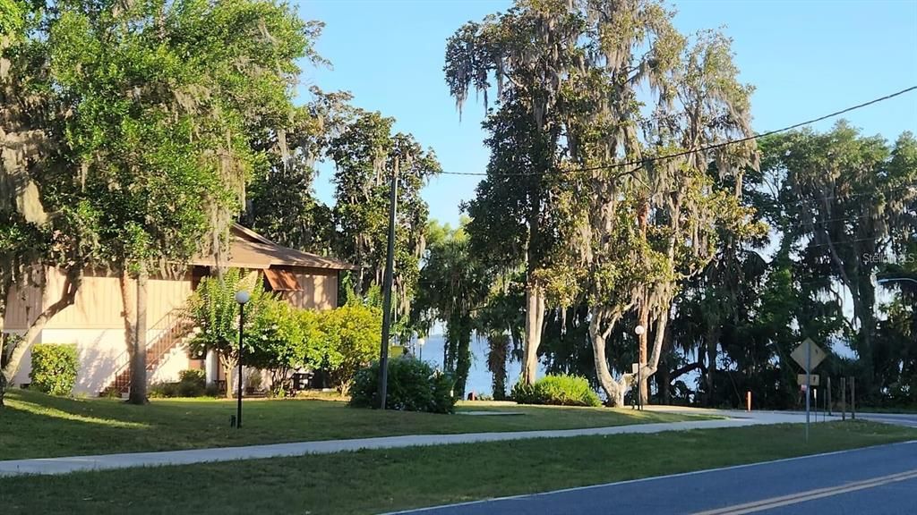 For Sale: $210,000 (2 beds, 2 baths, 897 Square Feet)