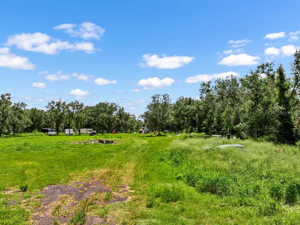 待售: $1,500,000 (4.30 acres)