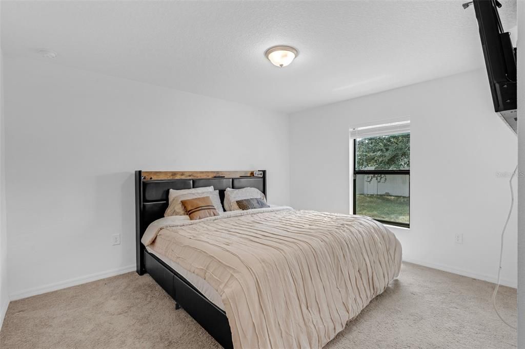 合同活跃: $249,000 (3 贝兹, 2 浴室, 1264 平方英尺)