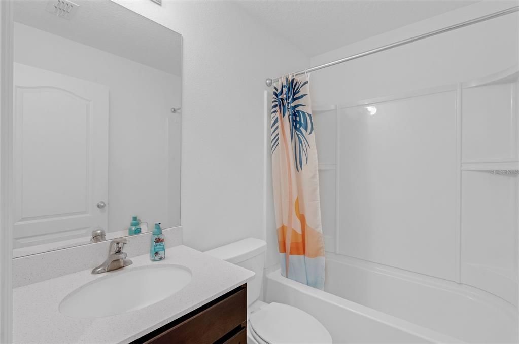 合同活跃: $249,000 (3 贝兹, 2 浴室, 1264 平方英尺)