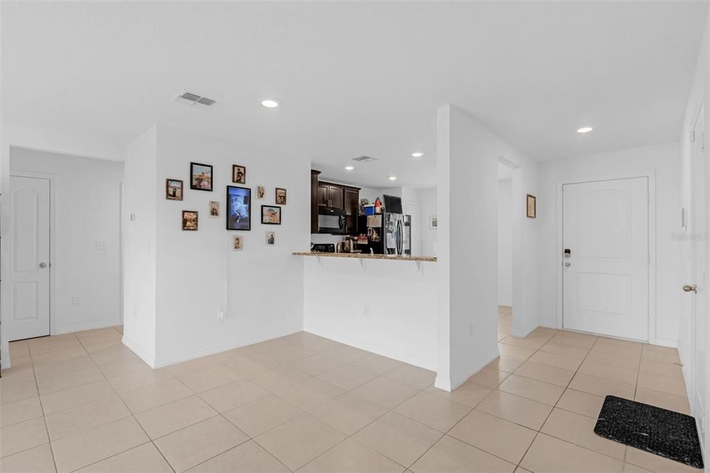 合同活跃: $249,000 (3 贝兹, 2 浴室, 1264 平方英尺)