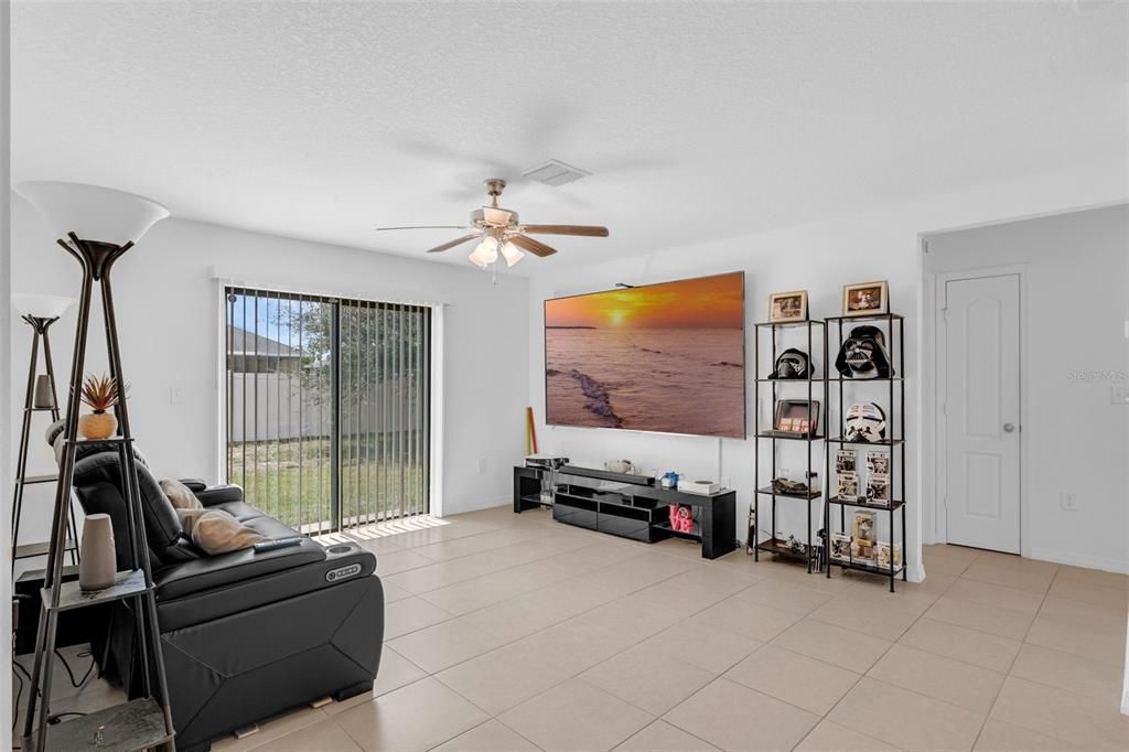 合同活跃: $249,000 (3 贝兹, 2 浴室, 1264 平方英尺)