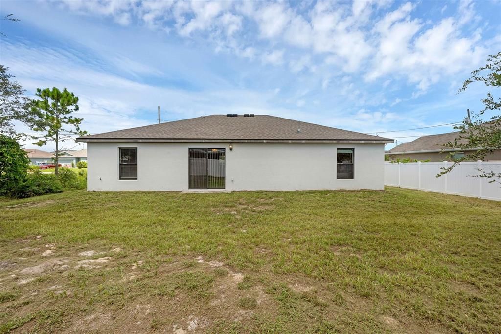 合同活跃: $249,000 (3 贝兹, 2 浴室, 1264 平方英尺)