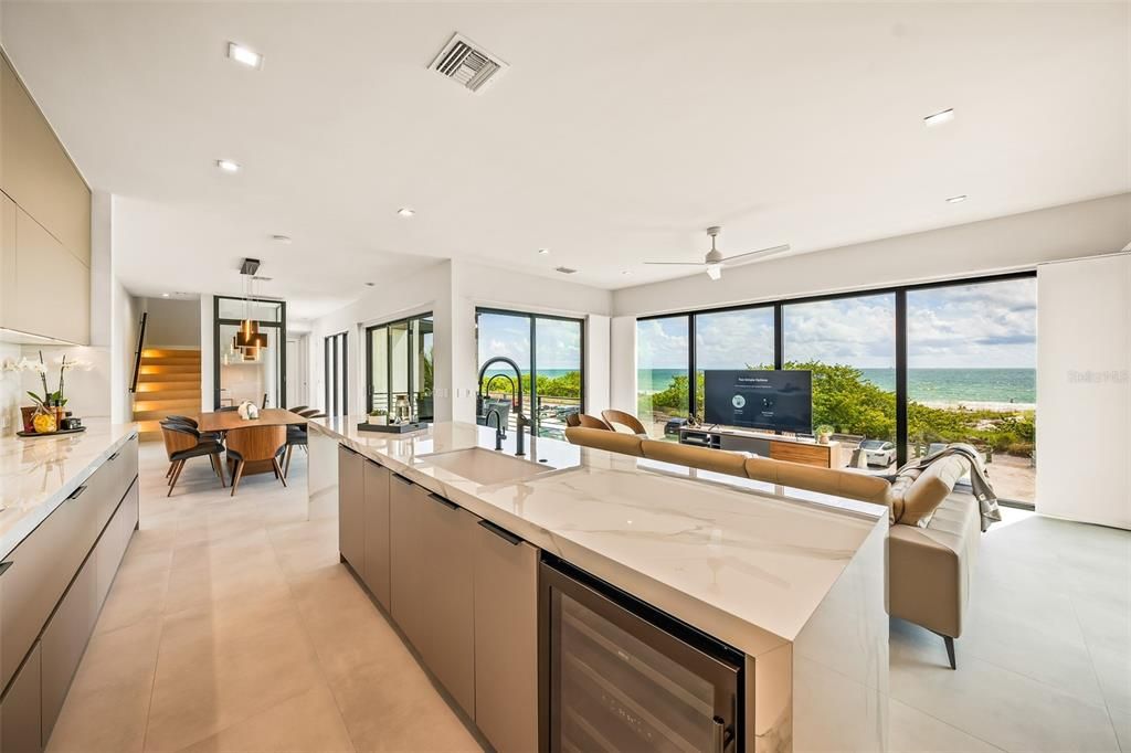 На продажу: $6,250,000 (6 спален, 6 ванн, 3375 Квадратных фут)