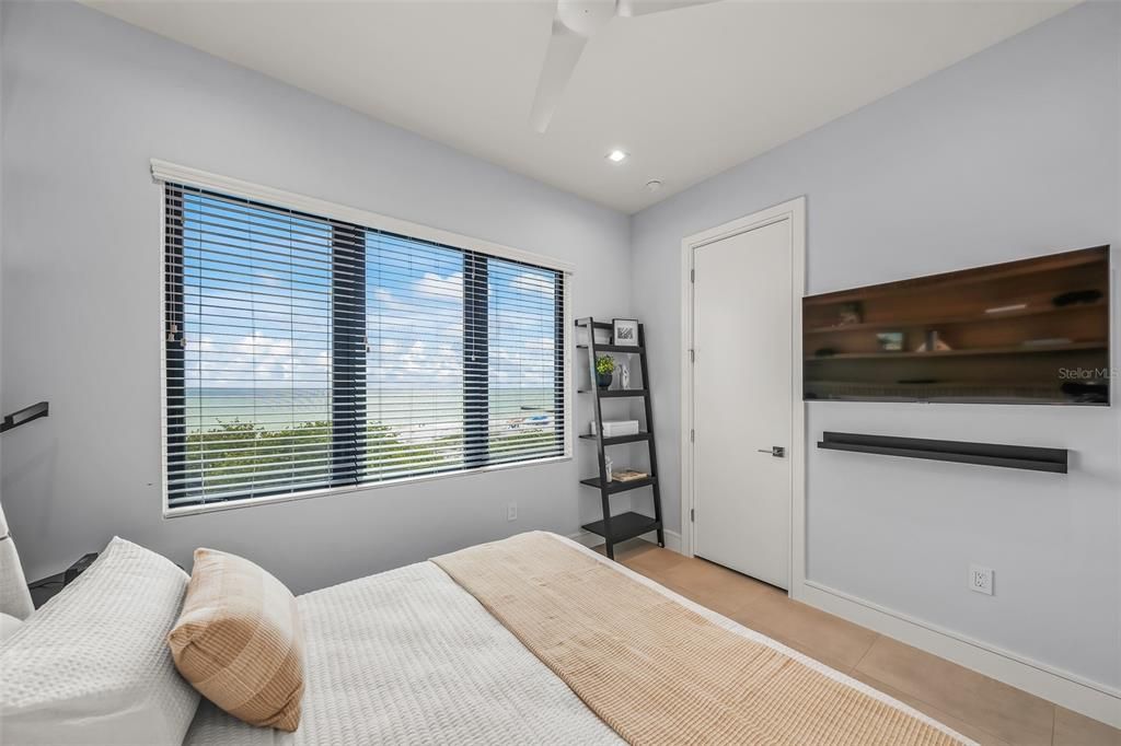 На продажу: $6,250,000 (6 спален, 6 ванн, 3375 Квадратных фут)