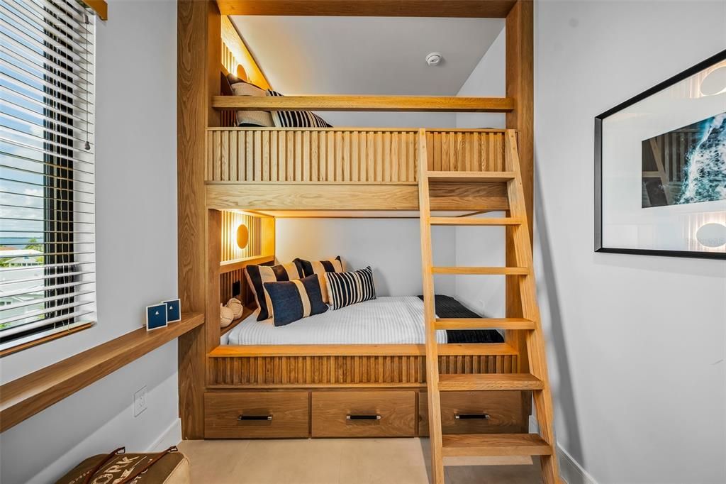 На продажу: $6,250,000 (6 спален, 6 ванн, 3375 Квадратных фут)