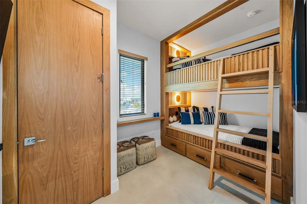 На продажу: $6,250,000 (6 спален, 6 ванн, 3375 Квадратных фут)