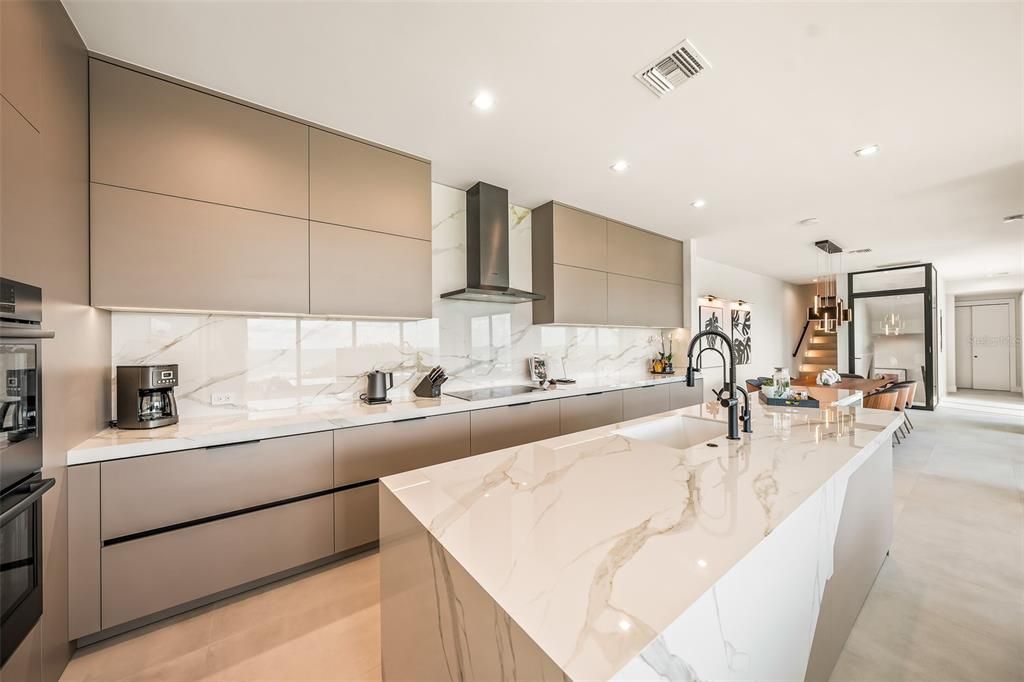 На продажу: $6,250,000 (6 спален, 6 ванн, 3375 Квадратных фут)