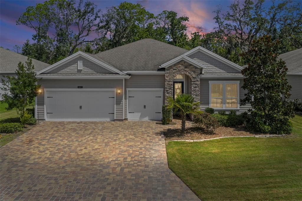 For Sale: $549,000 (4 beds, 3 baths, 2660 Square Feet)