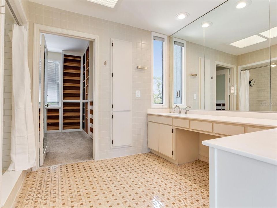 En Venta: $2,399,000 (3 camas, 4 baños, 3546 Pies cuadrados)