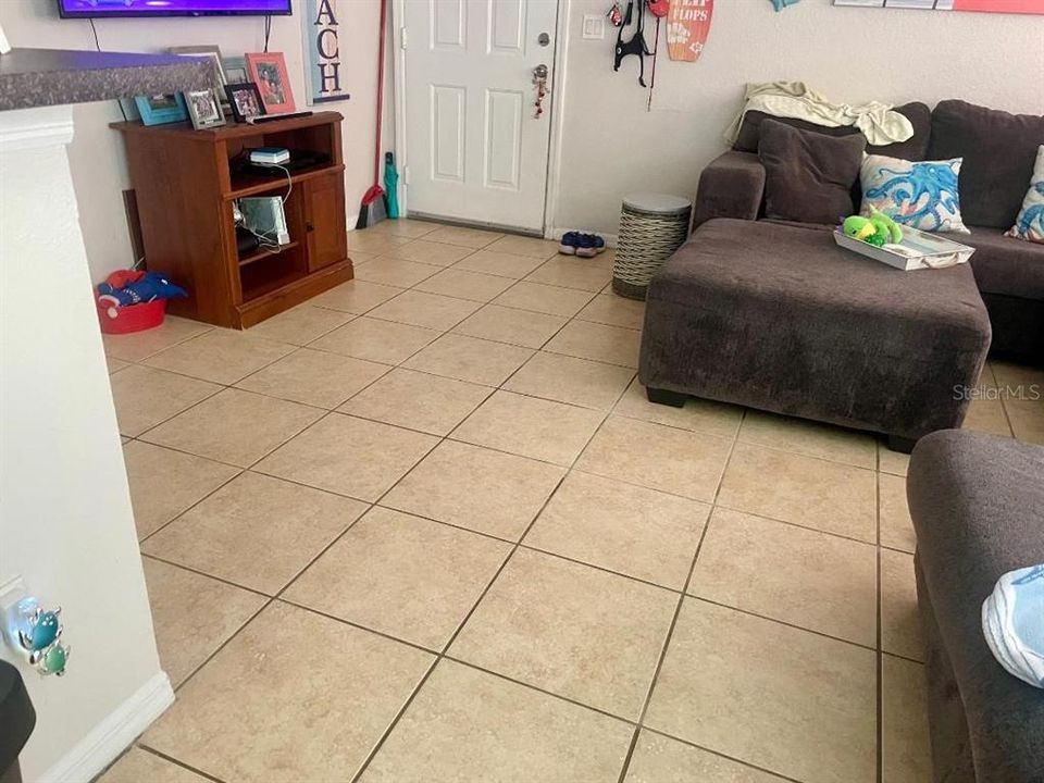 Active With Contract: $115,000 (2 beds, 2 baths, 829 Square Feet)