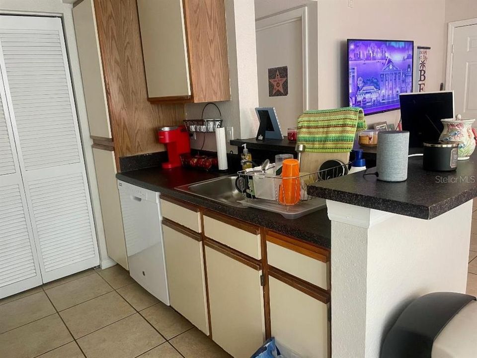 Active With Contract: $115,000 (2 beds, 2 baths, 829 Square Feet)