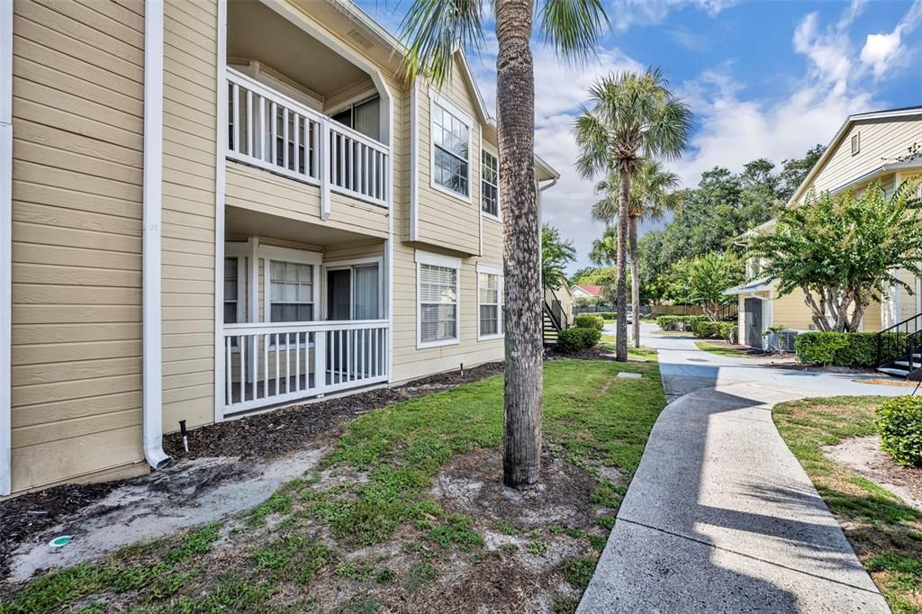 Active With Contract: $115,000 (2 beds, 2 baths, 829 Square Feet)