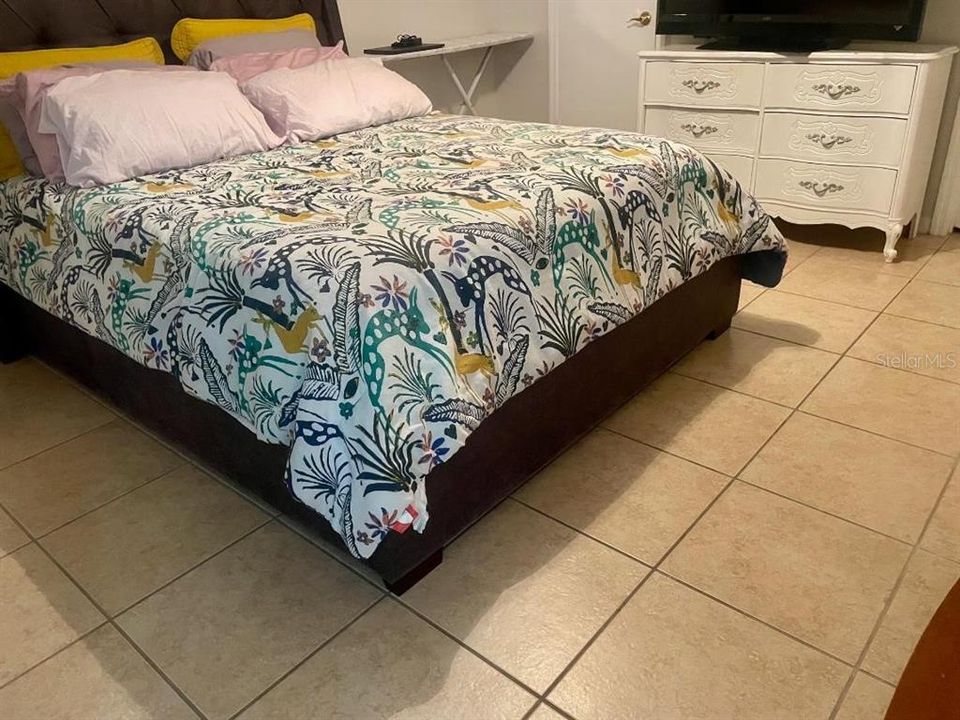 Active With Contract: $115,000 (2 beds, 2 baths, 829 Square Feet)