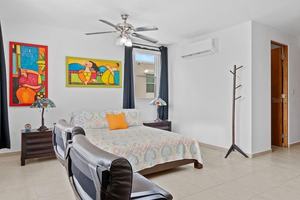 En Venta: $560,000 (4 camas, 3 baños, 4927 Pies cuadrados)