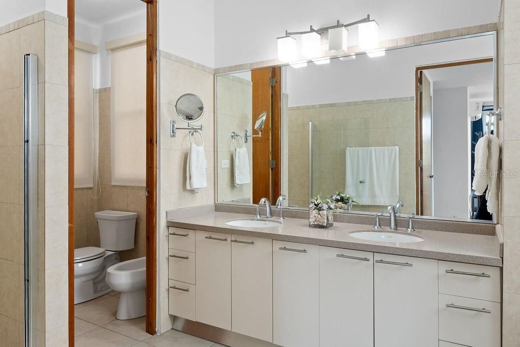 En Venta: $560,000 (4 camas, 3 baños, 4927 Pies cuadrados)