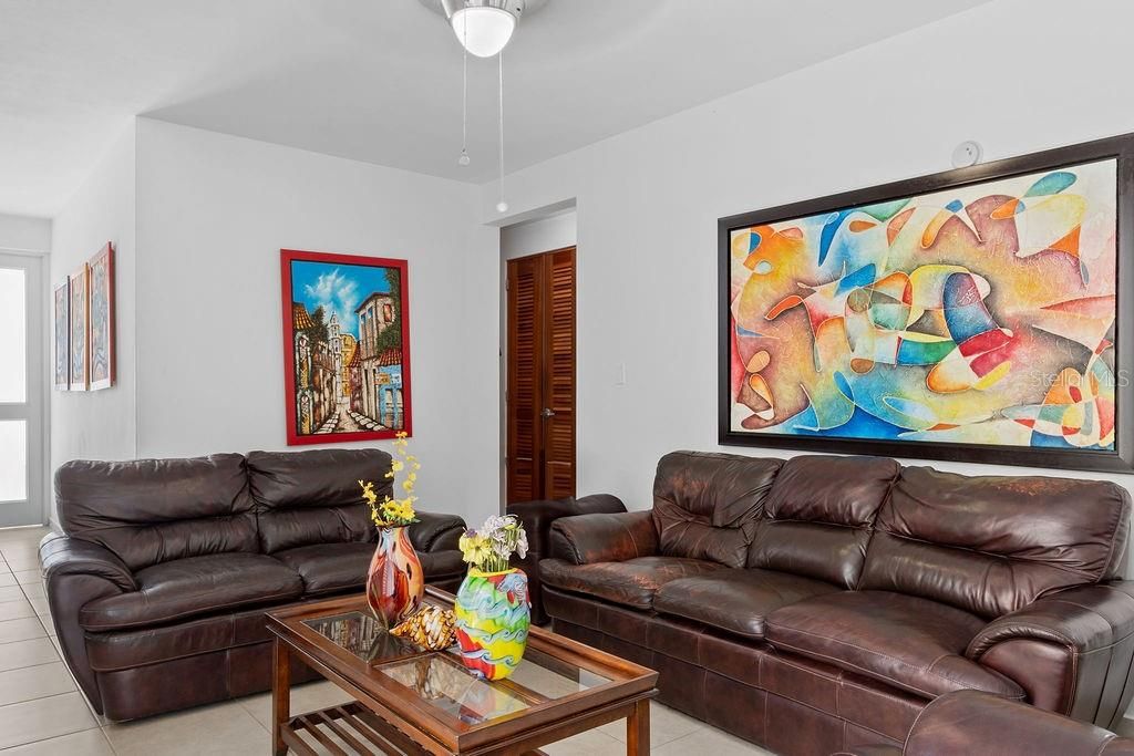 En Venta: $560,000 (4 camas, 3 baños, 4927 Pies cuadrados)