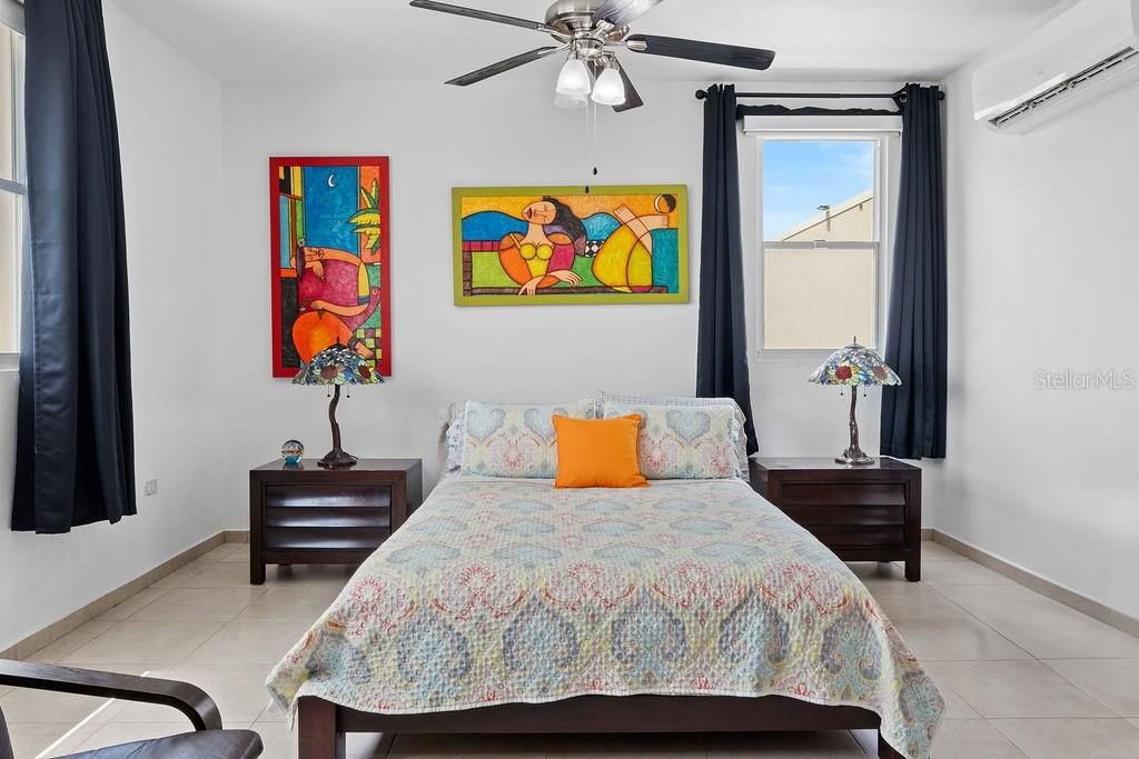 En Venta: $560,000 (4 camas, 3 baños, 4927 Pies cuadrados)