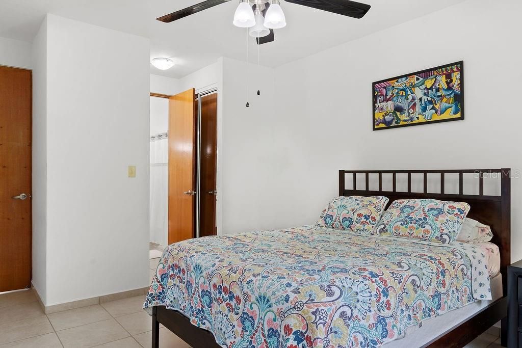 En Venta: $560,000 (4 camas, 3 baños, 4927 Pies cuadrados)