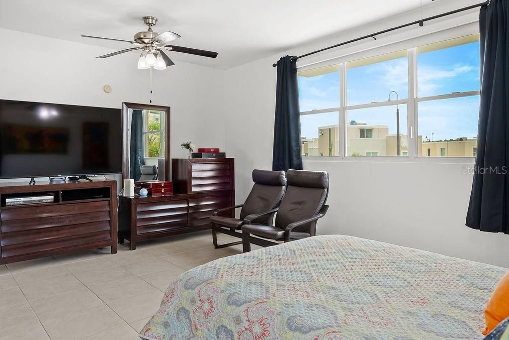 En Venta: $560,000 (4 camas, 3 baños, 4927 Pies cuadrados)