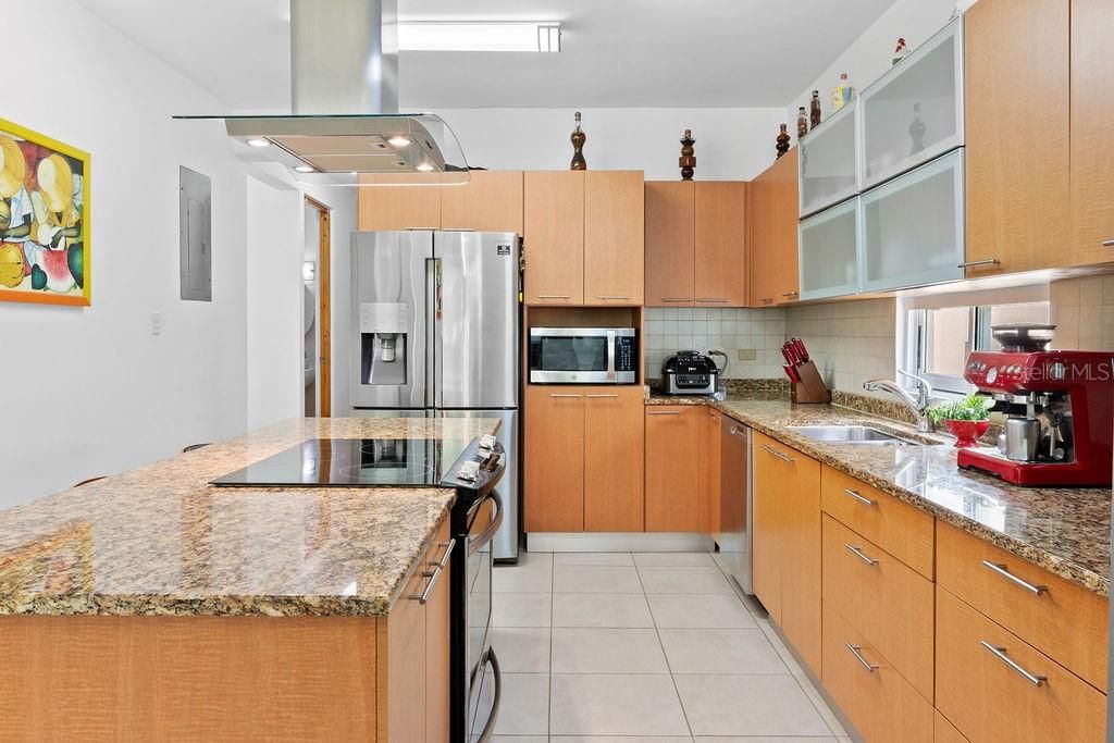 En Venta: $560,000 (4 camas, 3 baños, 4927 Pies cuadrados)