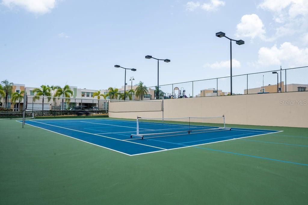 En Venta: $560,000 (4 camas, 3 baños, 4927 Pies cuadrados)