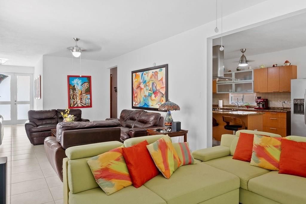 En Venta: $560,000 (4 camas, 3 baños, 4927 Pies cuadrados)