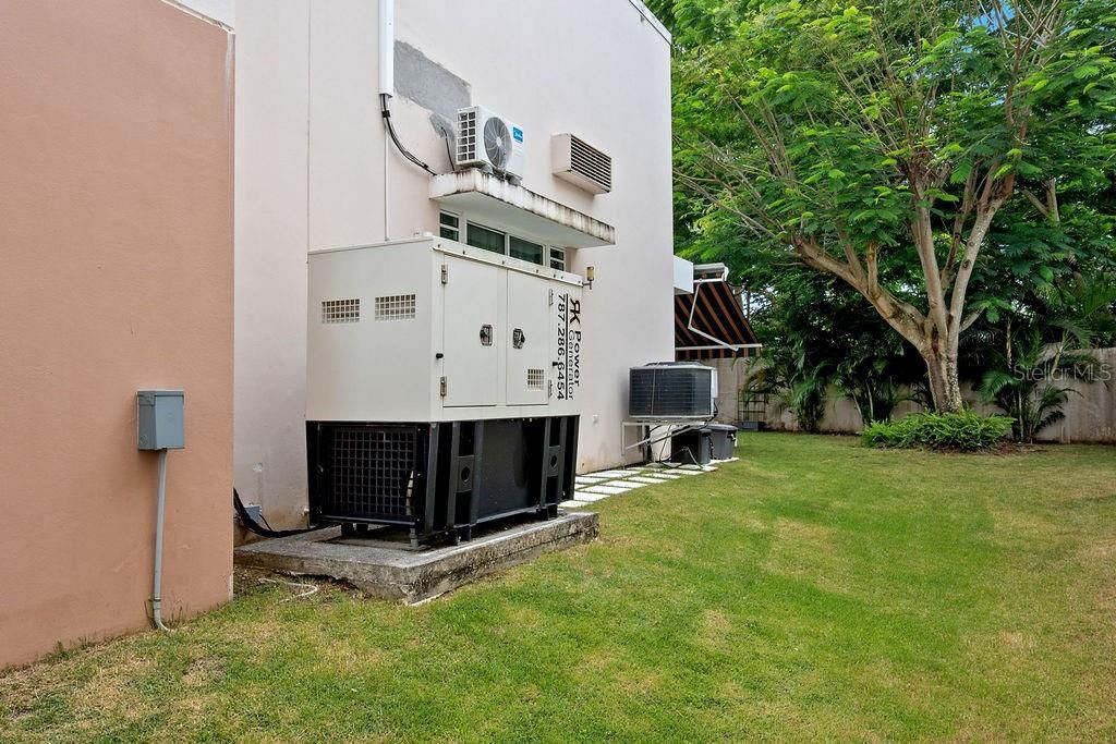 En Venta: $560,000 (4 camas, 3 baños, 4927 Pies cuadrados)