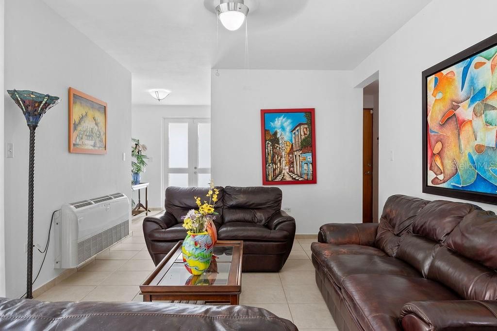 En Venta: $560,000 (4 camas, 3 baños, 4927 Pies cuadrados)