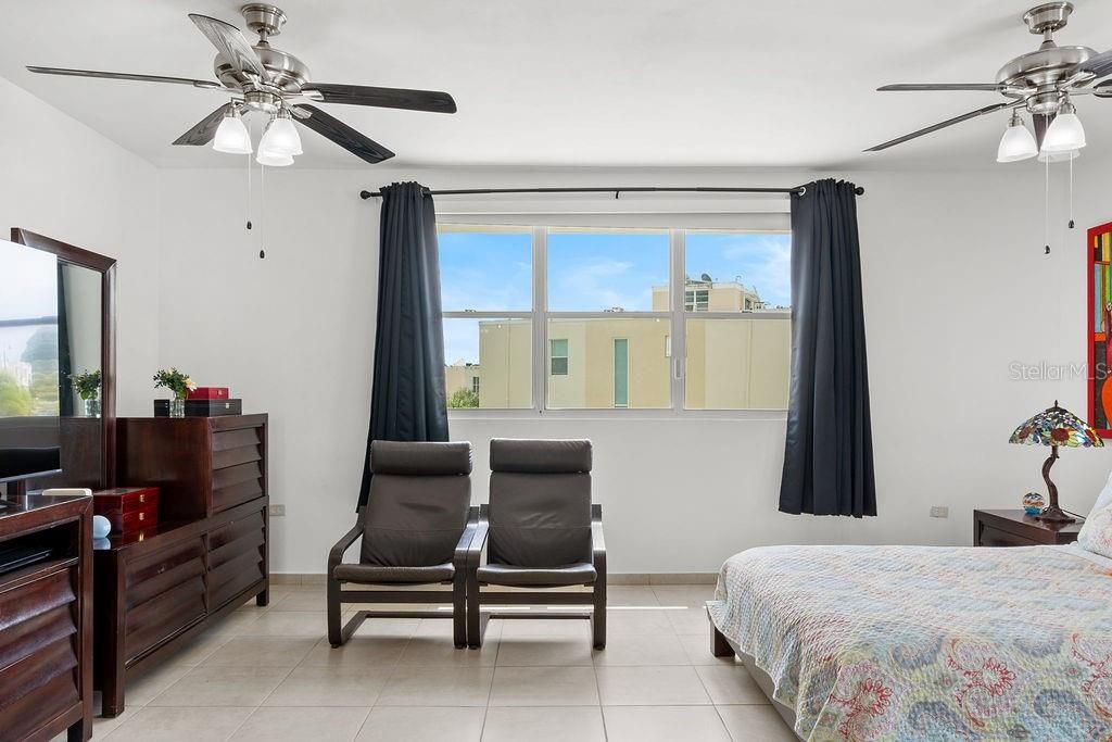 En Venta: $560,000 (4 camas, 3 baños, 4927 Pies cuadrados)