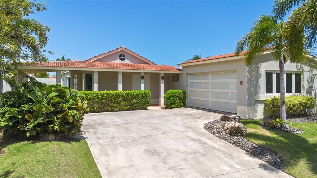 Recently Sold: $1,395,000 (4 beds, 3 baths, 2900 Square Feet)