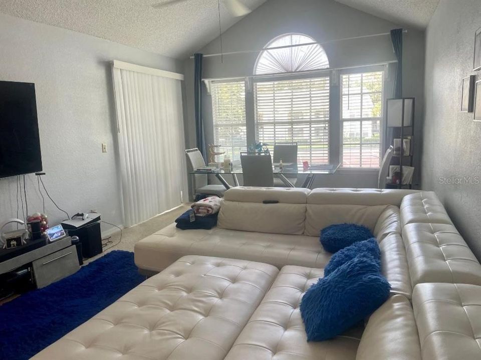 Active With Contract: $95,000 (1 beds, 1 baths, 627 Square Feet)