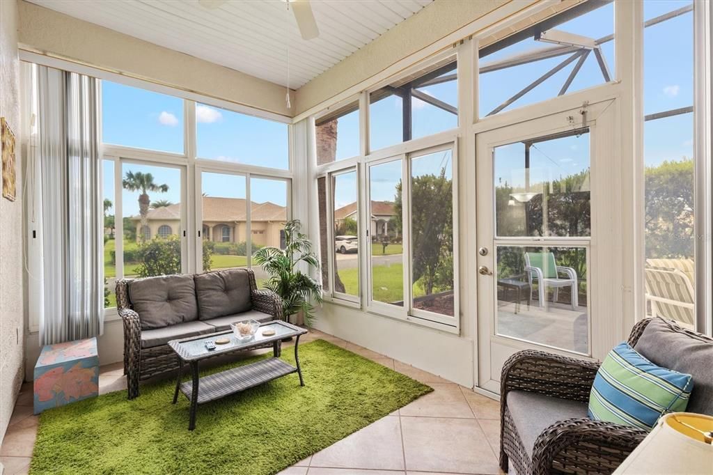 合同活跃: $359,900 (3 贝兹, 2 浴室, 1990 平方英尺)