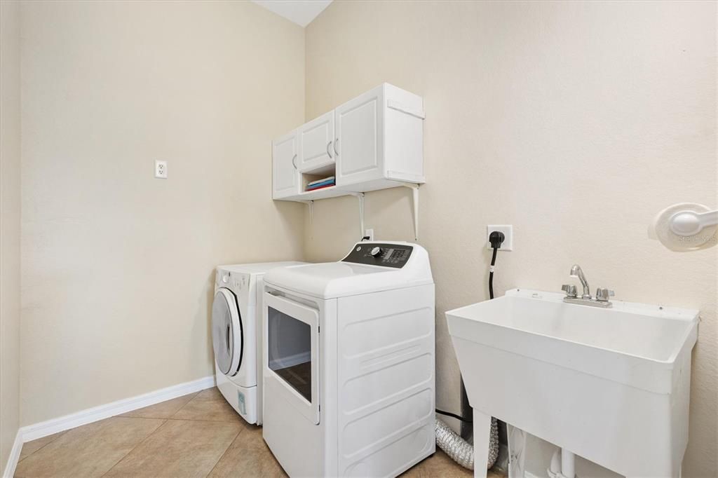 合同活跃: $359,900 (3 贝兹, 2 浴室, 1990 平方英尺)