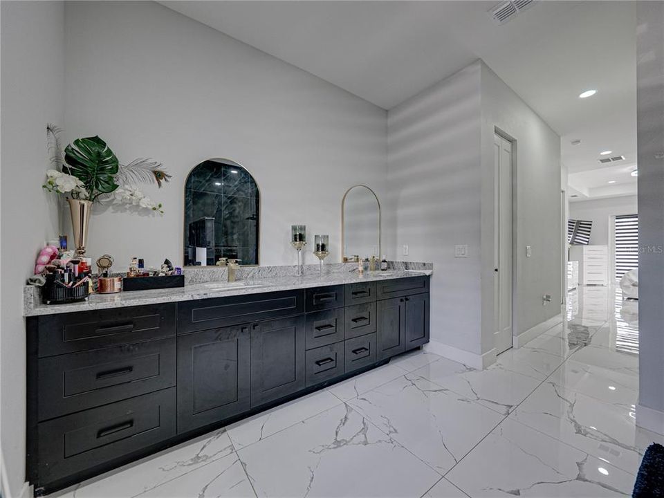 For Sale: $870,000 (4 beds, 3 baths, 3814 Square Feet)