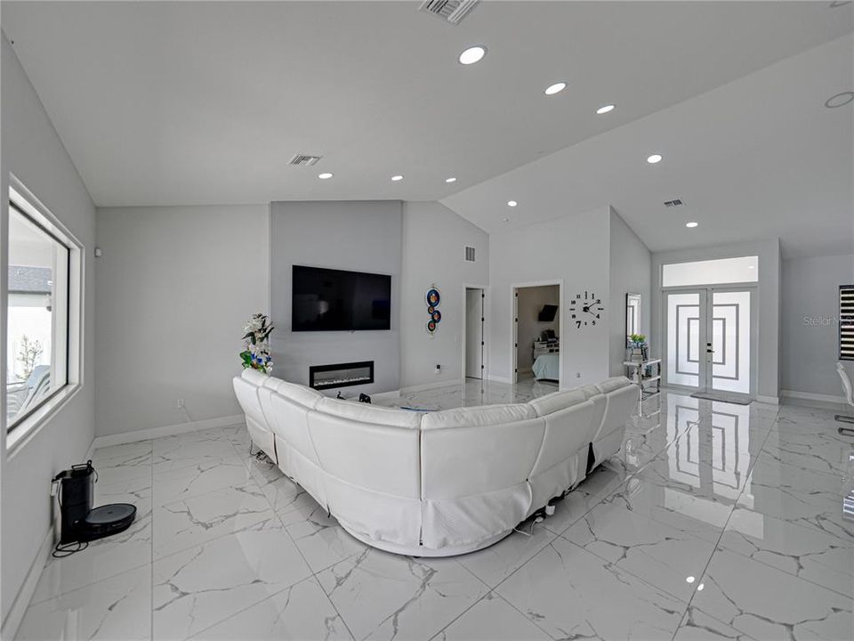 For Sale: $870,000 (4 beds, 3 baths, 3814 Square Feet)