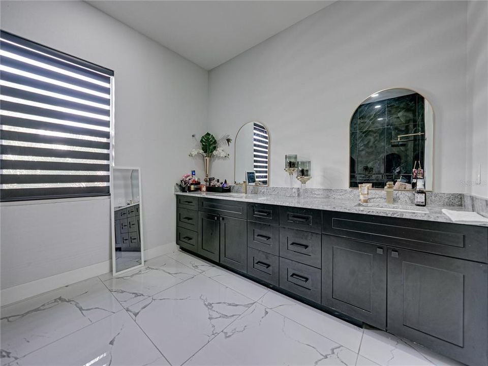 For Sale: $870,000 (4 beds, 3 baths, 3814 Square Feet)