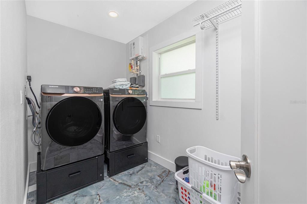 待售: $1,300,000 (3 贝兹, 2 浴室, 1624 平方英尺)