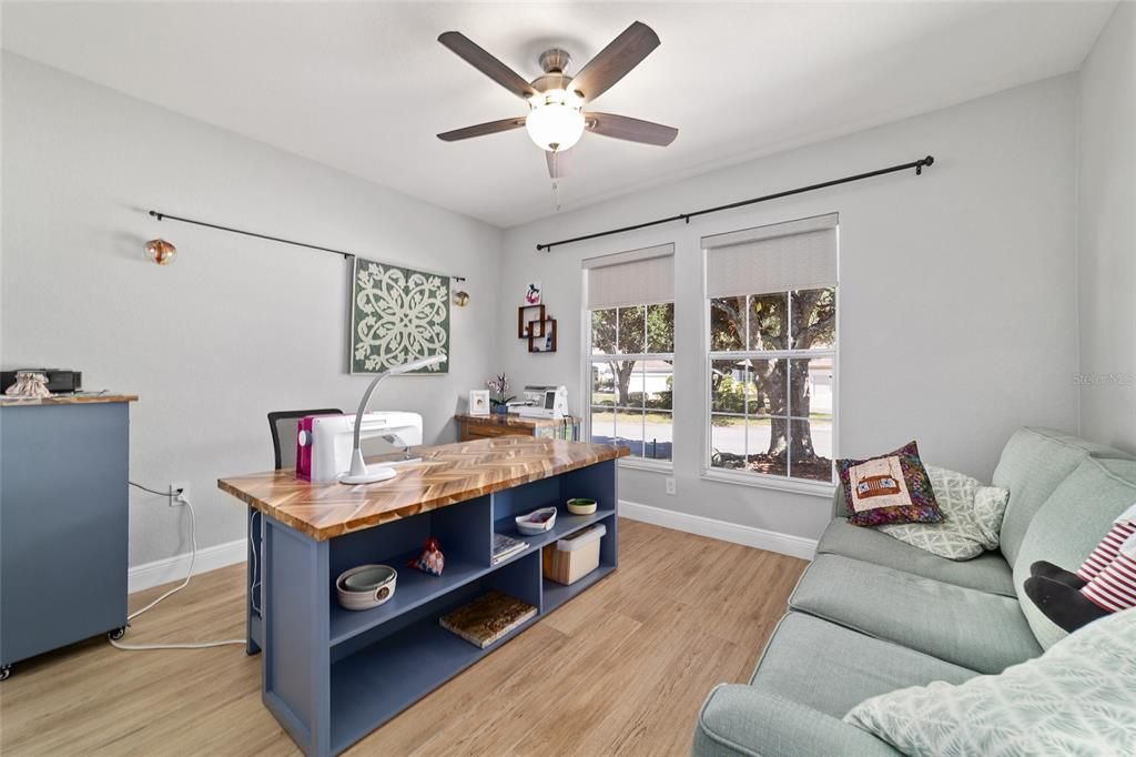 合同活跃: $469,965 (2 贝兹, 2 浴室, 1639 平方英尺)