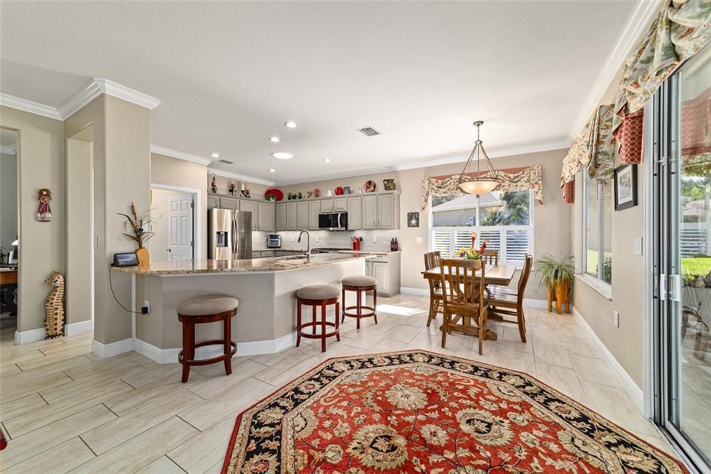 合同活跃: $469,965 (2 贝兹, 2 浴室, 1639 平方英尺)