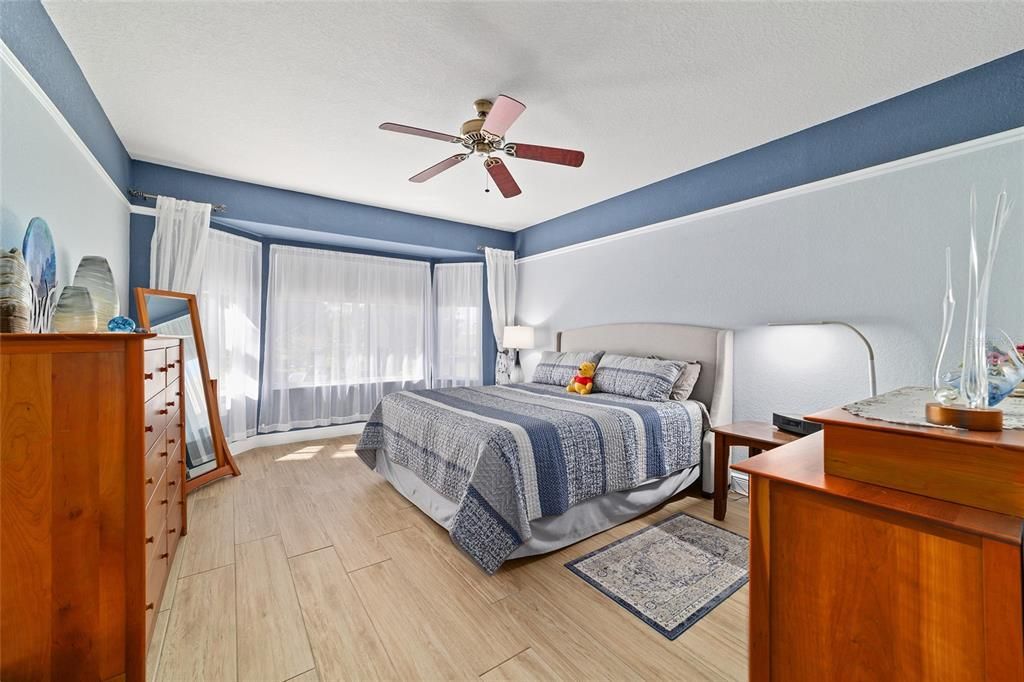 合同活跃: $469,965 (2 贝兹, 2 浴室, 1639 平方英尺)