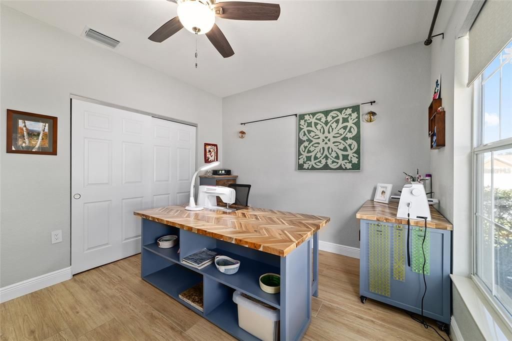 合同活跃: $469,965 (2 贝兹, 2 浴室, 1639 平方英尺)