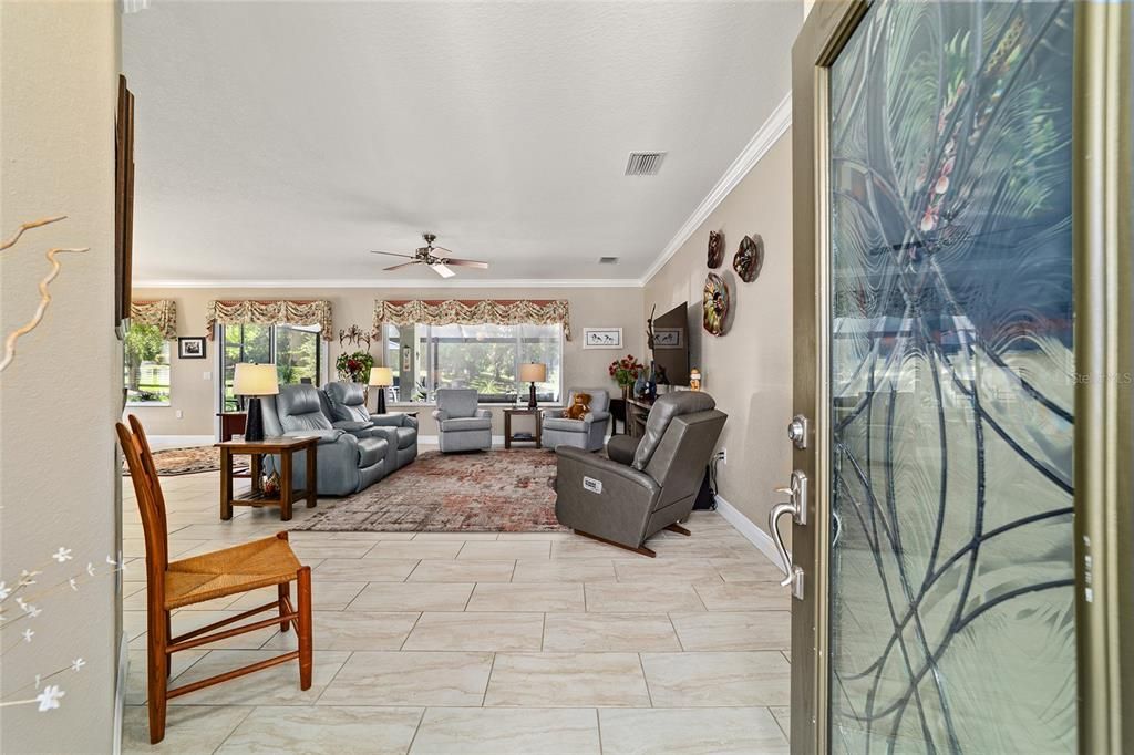 合同活跃: $469,965 (2 贝兹, 2 浴室, 1639 平方英尺)