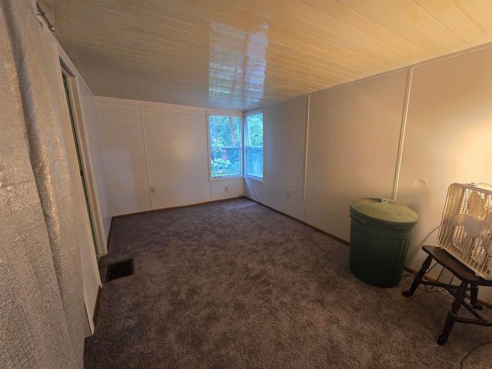 For Sale: $91,000 (3 beds, 2 baths, 976 Square Feet)