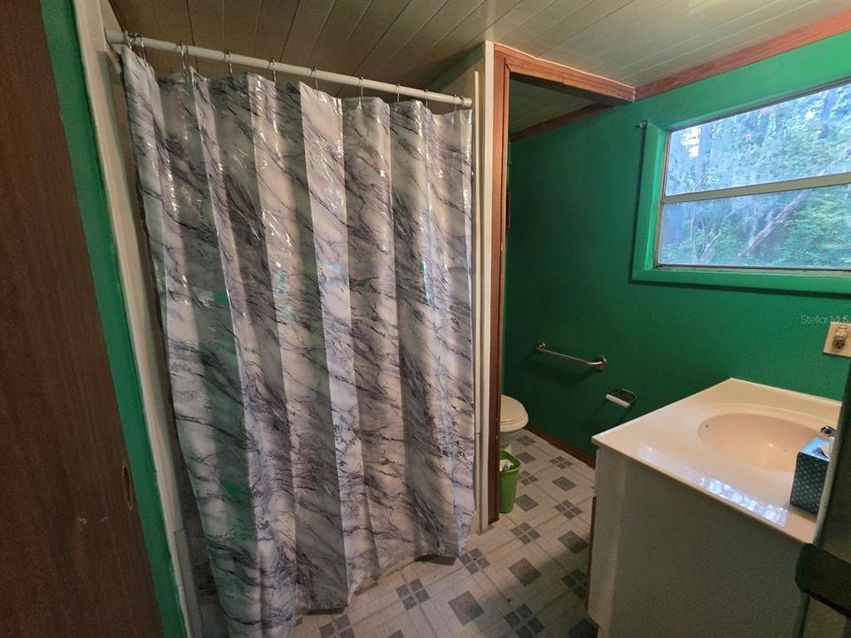 For Sale: $91,000 (3 beds, 2 baths, 976 Square Feet)